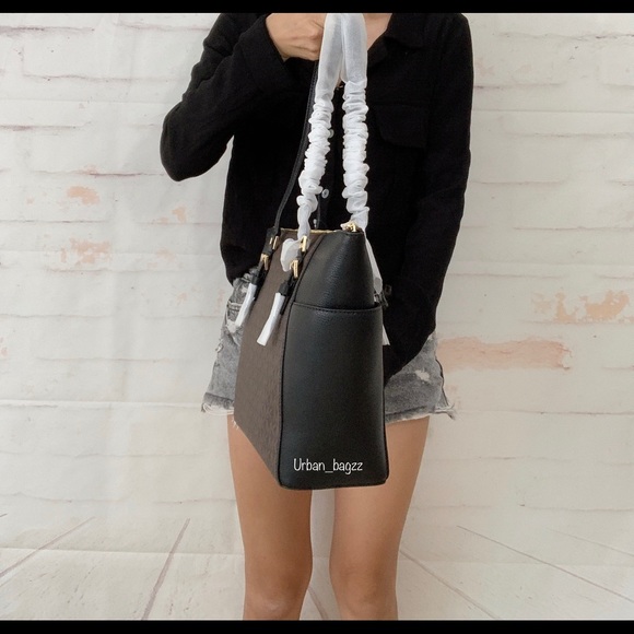 Michael Kors Charlotte Large Top Zip Tote - Picture 2 of 10